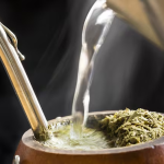 Crean la primera yerba mate “mineral” del mundo: en qué se diferencia a la tradicional
