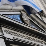Uruguay sondea inversores para volver al mercado de deuda internacional